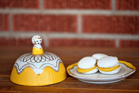 mango curd macaron dish